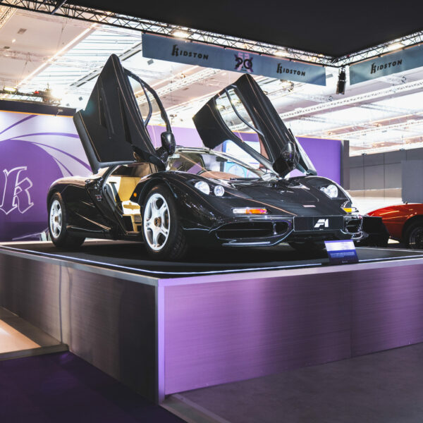 Rétromobile et Ultimate Supercar Garage 2026